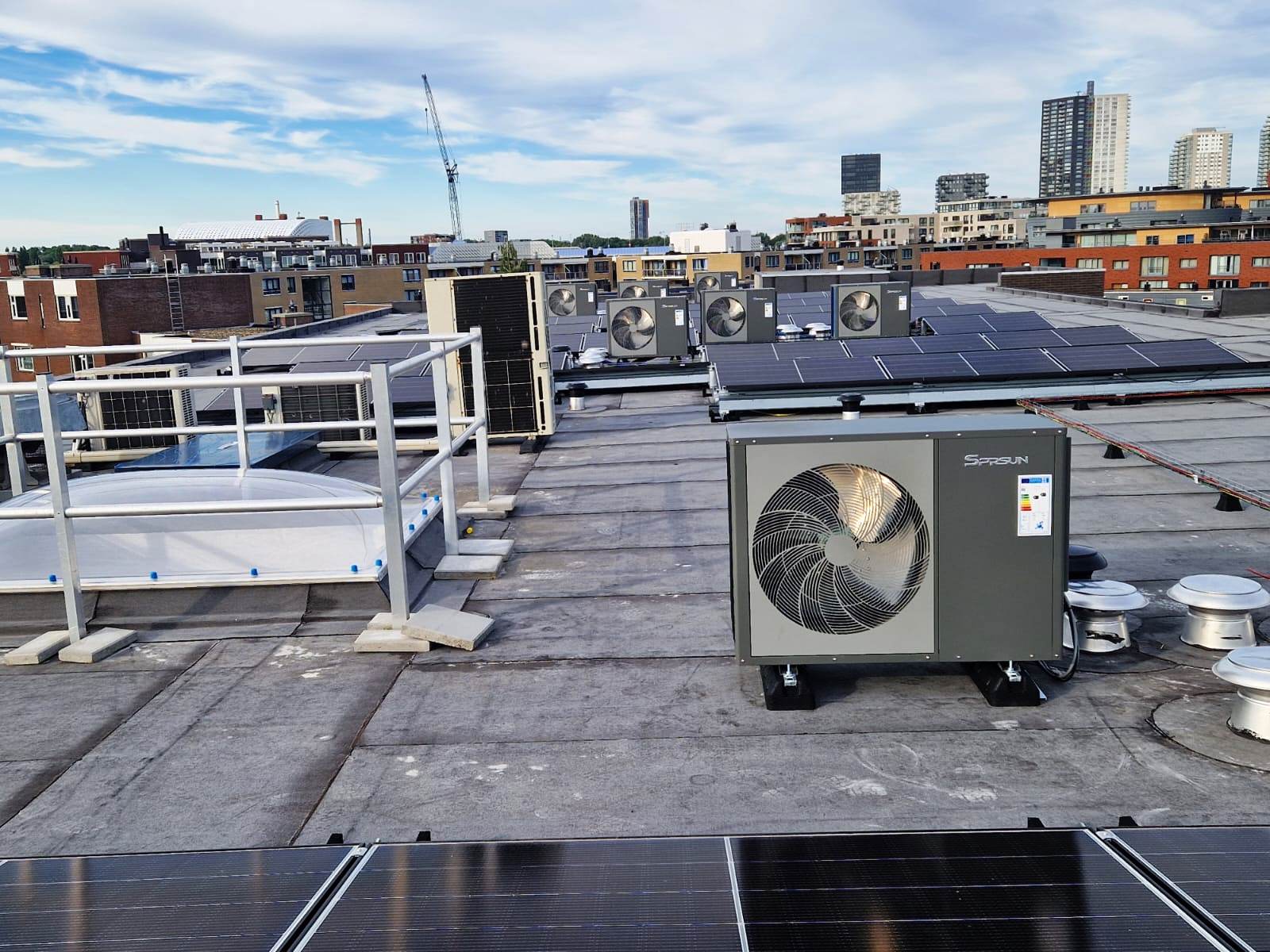 Prodotti energetici di prossima generazione: pompa di calore SPRSUN utilizzata con pannelli solari