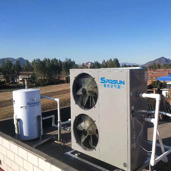 SPRSUN Pompa di calore ad aria installata in campagna